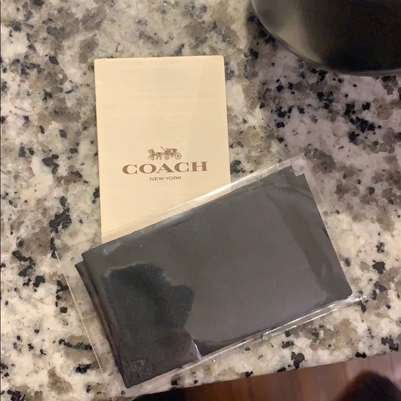 Coach sunglasses (NEW IN BOX) - Picture 8 of 8
